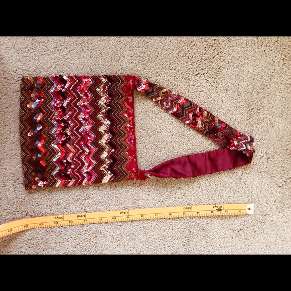 Red and gold beaded sequined handbag. - Picture 2 of 4